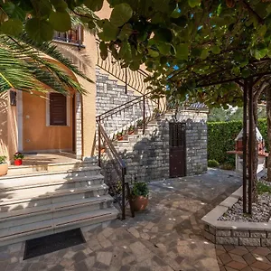 Feniks Apartment