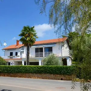 Beautiful First Row To The Sea Apartment