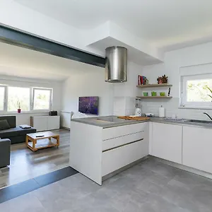Oliver Art Apartment